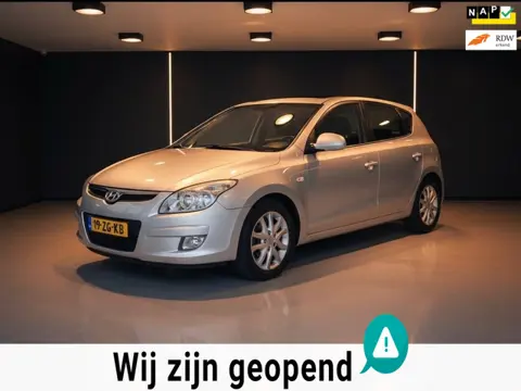 Hyundai I30 2.0i Style-schuifdak-airco-trekhaak-nieuwe koppeling-elek ramen