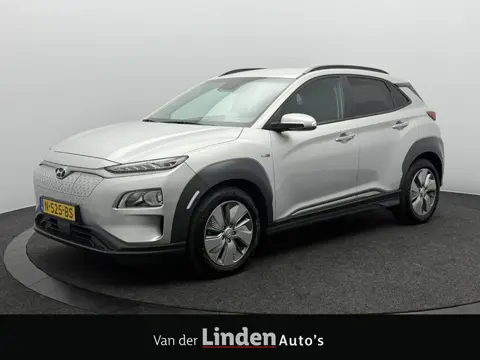 Hyundai KONA EV Fashion 64 kWh 3-Fase SOH 95,2% | Warmtepomp | Camera | Navigatie | Head-Up Display