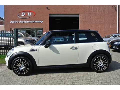 Mini Mini 1.6 Cooper Chili airco apk 14-01-2027 inruil mogelijk