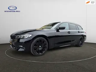 BMW 3-serie Touring 320i High Executive |19"|Trekhaak|