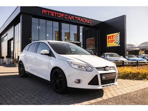 Ford Focus 1.6 EcoBoost Titanium, Xenon, 182pk, Cruise, Black Pack, Trekhaak!