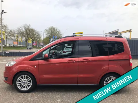 Ford Tourneo Courier 1.0 Titanium NWE DISTR,SET