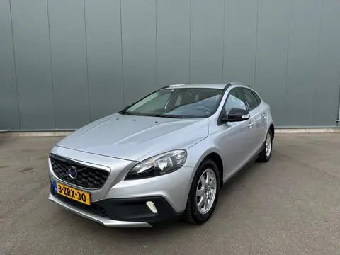 Volvo V40 Cross Country 1.6 D2 Momentum TREKHAAK | ONDERHOUDSBOEKJE !