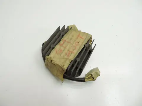 SPANNINGSREGELAAR Honda CM 400 T 1980 - 1984