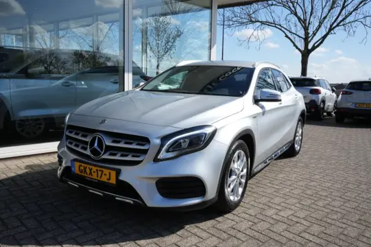 MERCEDES-BENZ GLA-KLASSE 180 SPORT EDITION- Leer-Camera-Navi- ALL IN PRIJS