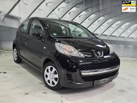 Peugeot 107 1.0-12V Millesim 200 airco5D