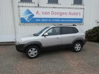 HYUNDAI TUCSON 2.0I STYLE,Clima,Cruise,Trhaak APK 23-4-27