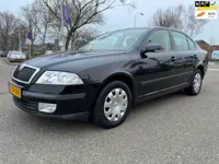 Skoda Octavia 1.6 Ambiente / 1e.eigenaar / airco / cruise.control / elek.pakket / trekhaak / nap….
