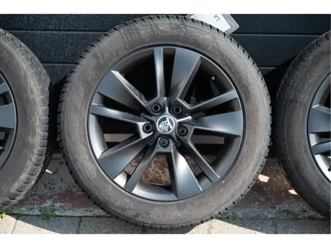 Škoda | 17" Trius velgen | 7Jx17 ET45 | 4x Vredestein Wintrac 215/55R17 | Karoq | 2x 6.5mm / 2x 5mm
