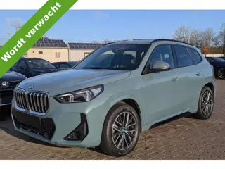 BMW X1 xDrive23i M Sport Panoramadak Trekhaak Head-Up Display Leder ACC Stoelverwarming Harman-Kardo