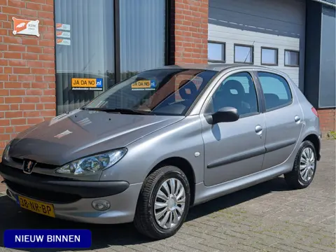 Peugeot 206 1.4-16V Gentry Premium (bj 2004)