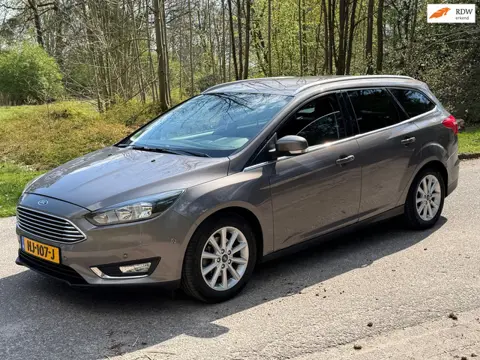 Ford Focus Wagon 1.5 TDCI Titanium Edition ACC NAVI LEDER 2015