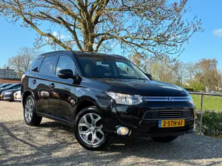 Mitsubishi Outlander 2.0 PHEV Instyle | Schuif/kantel dak + Leder + Cruise + Clima nu € 12.975,-!!!
