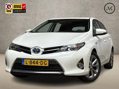 Toyota Auris 1.8 Hybrid Sport Automaat (NAVIGATIE, CAMERA, STOELVERWARMING, SPORTSTOELEN, LM VELGEN,