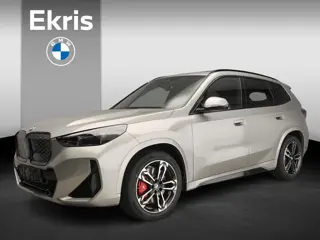 BMW iX1 eDrive20 M Sport Edition / Trekhaak / Panoramadak / Driving assist plus / Adaptief onderstel