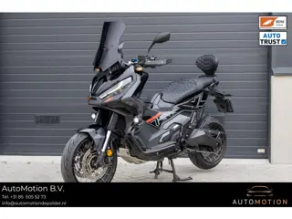 Honda X-ADV 750 | Akra | Mistlampen | Valbeugels |  Custom zadel