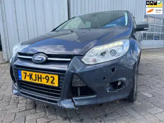 Ford Focus Wagon 1.6 TDCI ECOnetic Lease Titanium - Start Niet - Front Schade