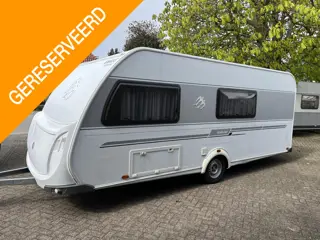 Knaus Sunwind 500 stapelbed en 4 slaap plaatsen Goed onderhouden ruime caravan. Met airco etc.
