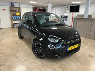 Fiat 500 La Prima 42 kWh | Full Led | Carplay | Cabrio | Keyless | Camera | Cruise Control | Leder