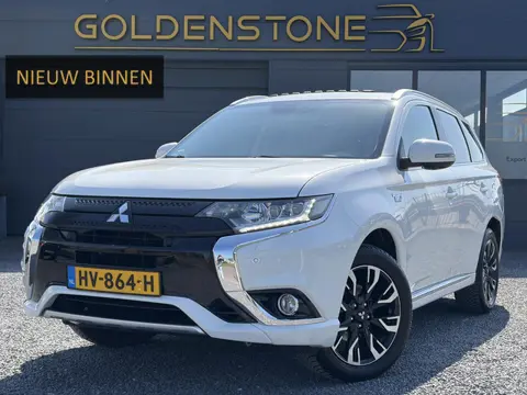 Mitsubishi Outlander 2.0 PHEV instyle+ Camera 360°,Pano,Trekhaak,Dealer Onderhouden,Keyless,Leder,St