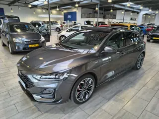 Ford Focus ST-Line EcoBoost Hybrid 155 pk | Pano | 18" | Winter Pack | Camera | Adapt. cruise | Came