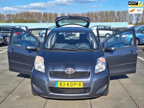 Toyota Yaris €2850,-1.3 VVTi Aspiration 5 Drs Aircondition Trekhaak