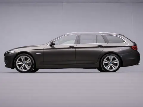 BMW 5-serie Touring 530i Upgrade Edition Sport (PANORAMADAK,NAVI,CAMERA,PDC,ELEKTRISCHE STOELEN,GETI
