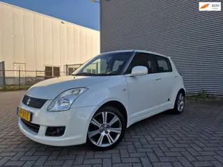 Suzuki Swift 1.3 Base NAVI PARELMOER 5 DEUR BOEKJES