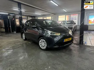 Toyota Aygo 1.0 VVT-i x-play Automaat | Camera | Dealer onderhouden 1e eigenaar