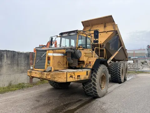 volvo a 40
