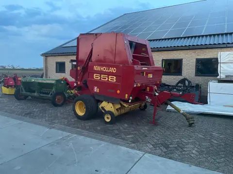 New Holland 658