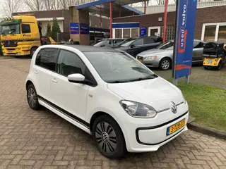 Volkswagen E-UP Super netjes compleet uitgevoerd.