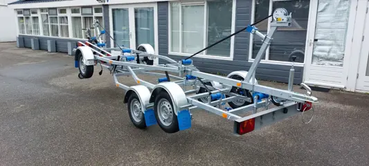 Te koop nieuwe en gebruikte boottrailers alle merken ook voor Zeilboten