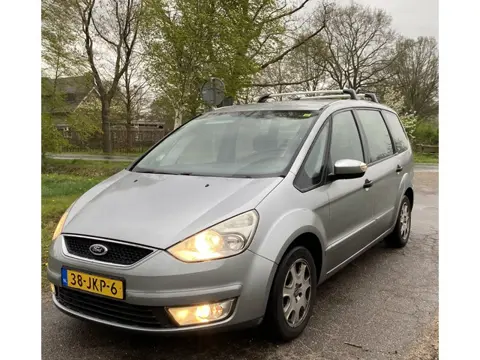 Ford Galaxy 7,personen 2.0-16V Trend (bj 2007)