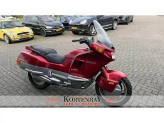 Honda PC 800 .2e paasdag open van 10:30 tot 15:00 uur!nette klasieke tourmotor!!.