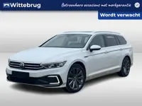 Volkswagen Passat Variant 1.4 TSI DSG PHEV GTE Business / Panorama dak / Ledere bekleding / Trekhaak