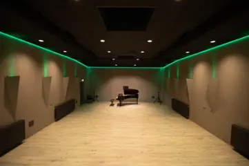 Te huur concertzaal &amp; oefenruimte met airco, apparatuur