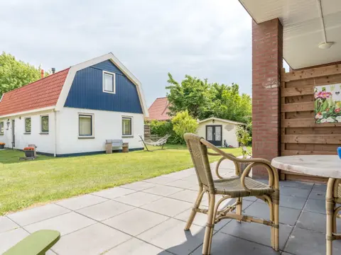 Knus vakantiehuis met opgemaakte bedden vlakbij zee in De Koog