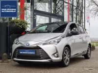 Toyota Yaris 1.5 Hybrid | Navigatie | Lederen bekleding | Schuif/kanteldak | Climate Control | Licht