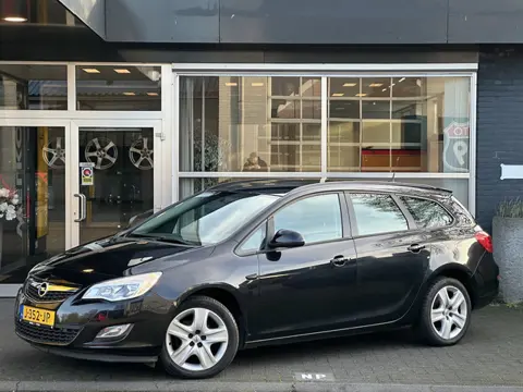 Opel Astra Sports Tourer 1.4 Turbo Edition TREKHAAK / NAVI / CRUISE / STOELVERWARMING / STUURVERWARM