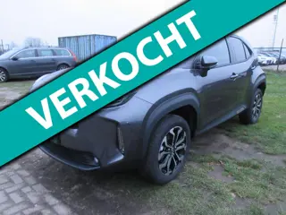 Toyota Yaris Cross 1.5 Hybrid 130 Dynamic,verwarmd stuurwiel en stoelen,navi, etc...