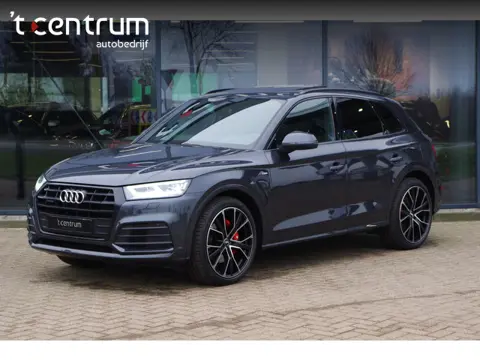 Audi Q5 55 TFSI e 367 PK Quattro Competition S-Line PHEV, Luchtvering, Panoramadak, Camera