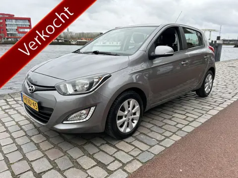 Hyundai i20 1.2i i-Deal 5 deurs airco keurige auto