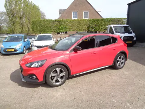 Ford Focus 1.0 EcoBoost Hybrid Active X Business Navigatie, ECC, PDC v+a, camera, zwart dak, 17 inch