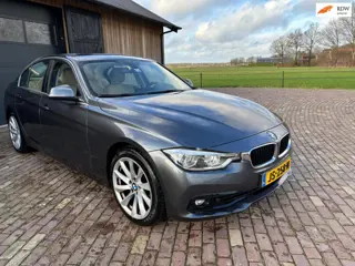 BMW 3-serie 330e,HYBRIDE, LEER ,NAVI ,TREKHAAK, DUBBELSET WIELEN MET NW WINTERBANDEN.