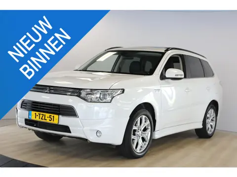 Mitsubishi Outlander 2.0 PHEV Instyle | Schuif- kanteldak | Trekhaak | Camera