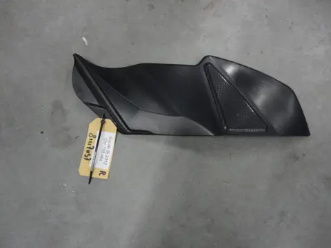 RECHTER ZIJKUIP KLEIN Suzuki GSR 750 2011 - 2016 / 2011 -