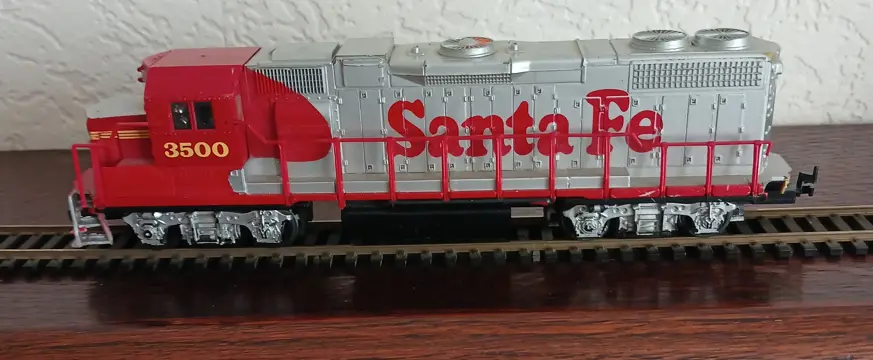 HO Scale Life-Like Sante Fe 3500 Locomotive Train Engine.