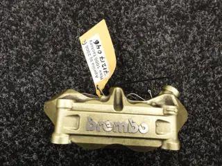 REMKLAUW RECHTS VOOR Aprilia RSV 1000 2004 - 2005