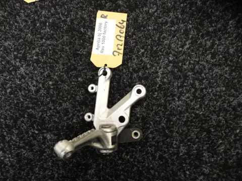 RECHTER SCHETSPLAAT Aprilia RSV 1000 2004 - 2005